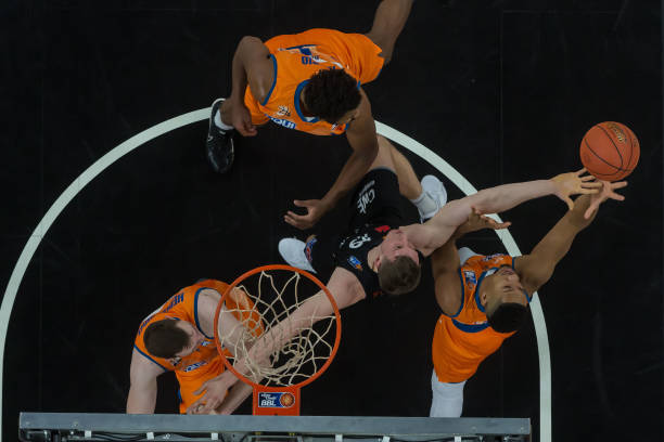 凭借严密的 凭借严密的