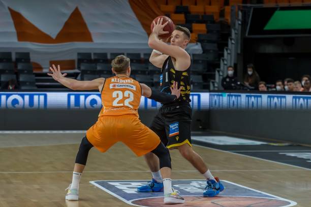 严智星在中 严智星在中