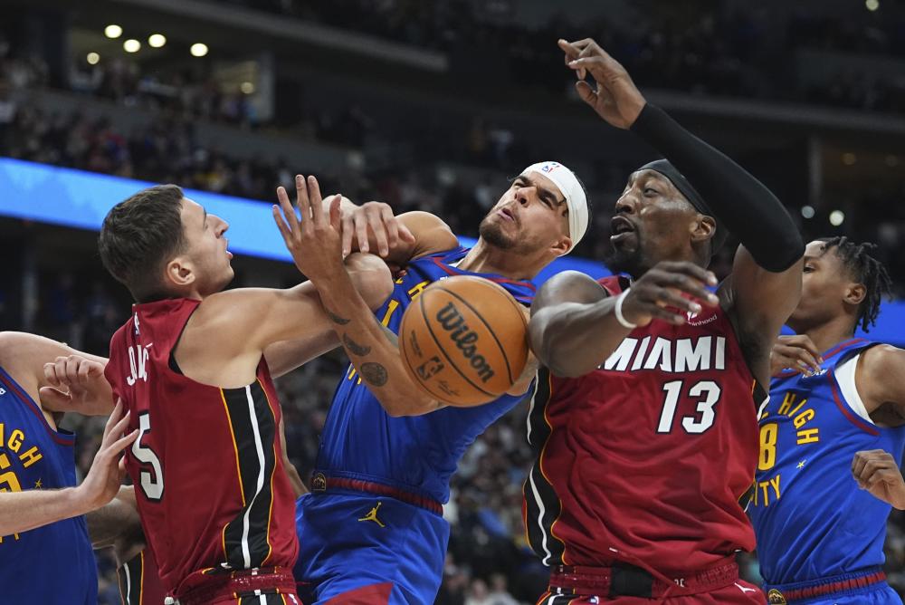 在首局比赛 在首局比赛